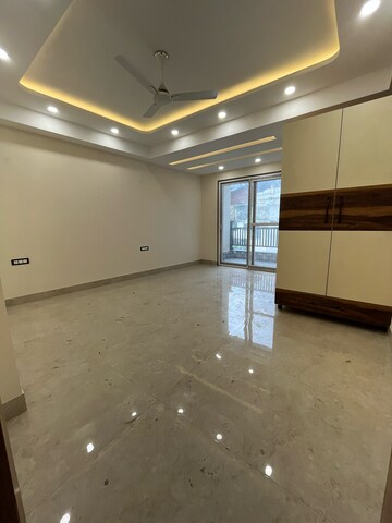Room in 4 BHK Builder Floor at Saket – for Rent