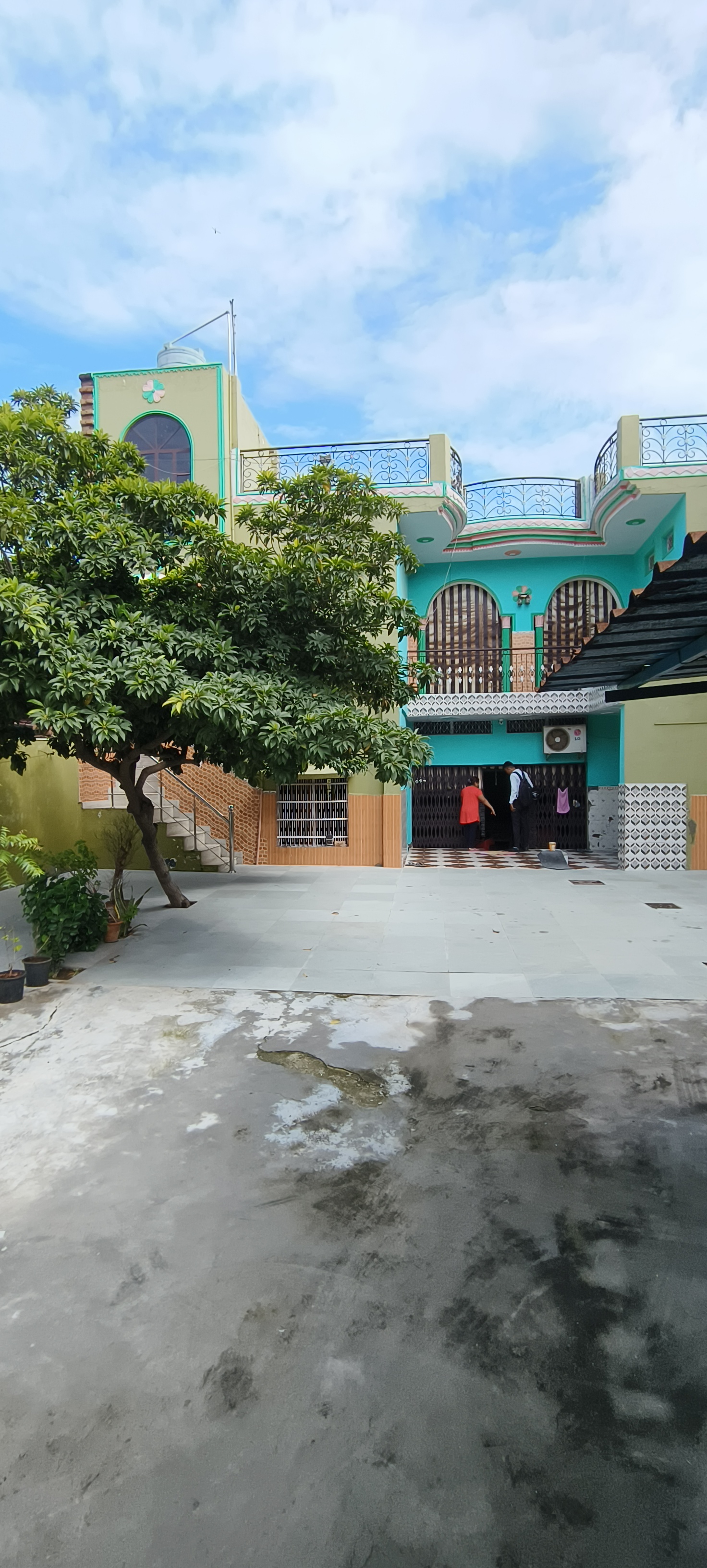 6 BHK + Pooja Room,Servant Room,Study Room,Extra Room 325 Sq.Yd. Independent House in Nangla Enclave