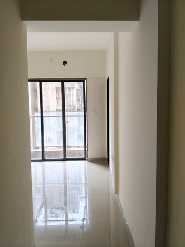 Room in 2.5 BHK Apartment at Hubtown Hillcrest, Andheri East – for Rent