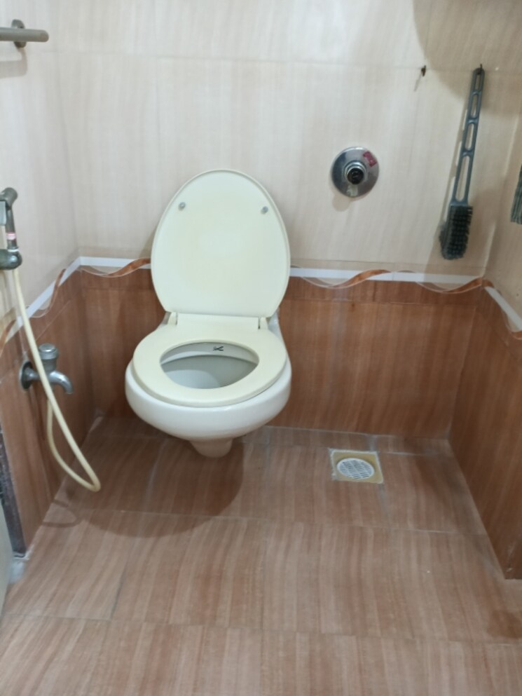 Bathroom, concrete-sai-sansar 3 Bedroom 1225 Sq.Ft. Apartment In Chembur Mumbai 9144405