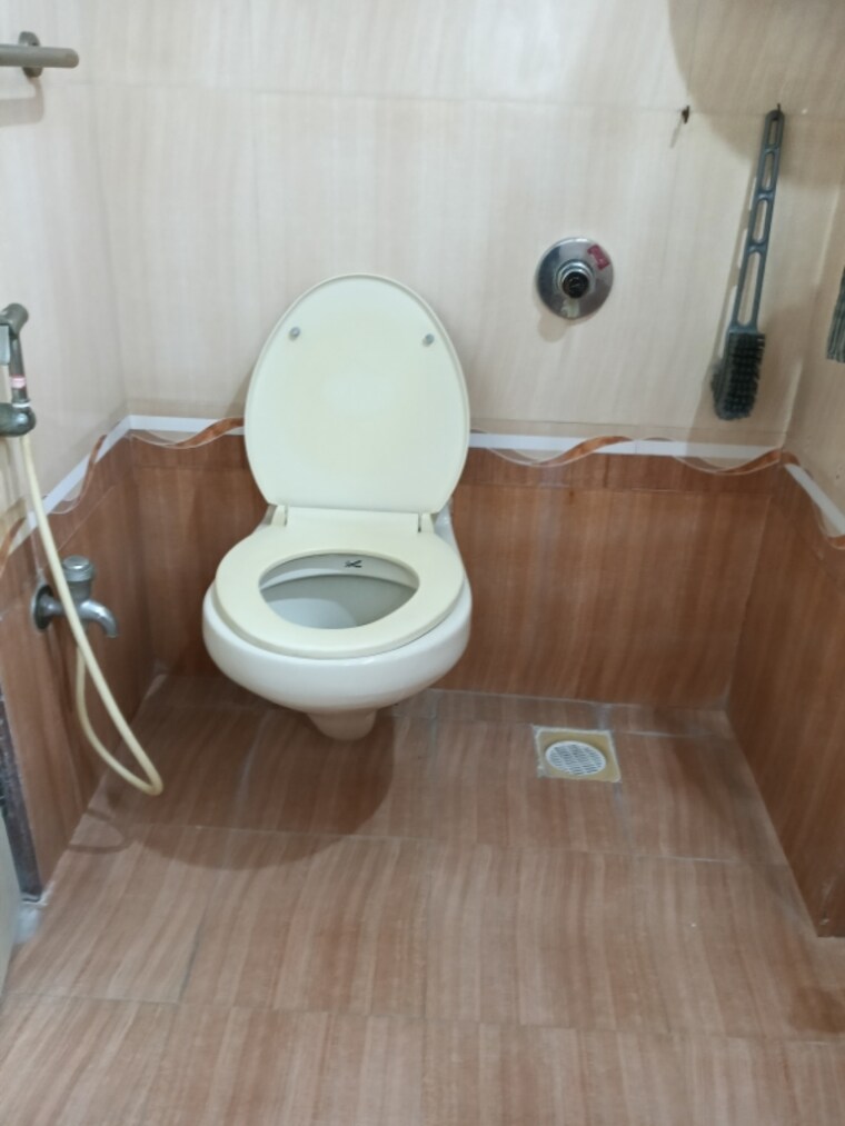 Bathroom, concrete-sai-sansar 3 Bedroom 1225 Sq.Ft. Apartment In Chembur Mumbai 9144405