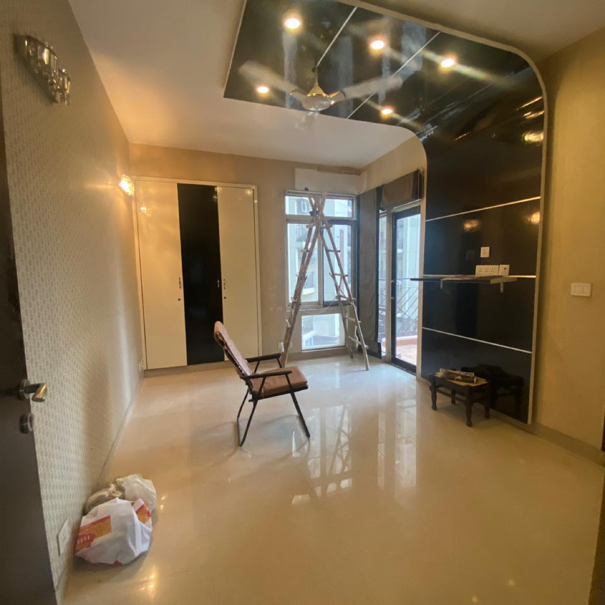 3 BHK + Servant Room Apartment For Rent in Suncity Essel Tower