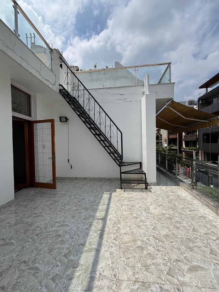 Exterior View, veera-safdarjung-enclave 3 Bedroom 2200 Sq.Ft. Builder Floor In Safdarjung Enclave Delhi 9144555