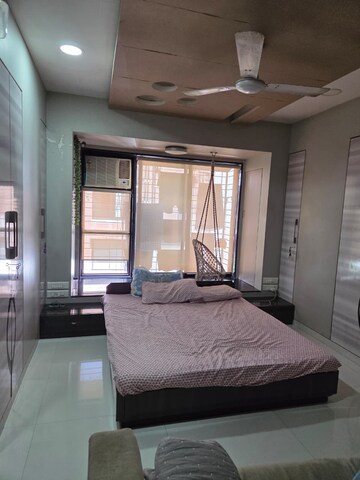 2 BHK Apartment For Rent in Vile Parle West