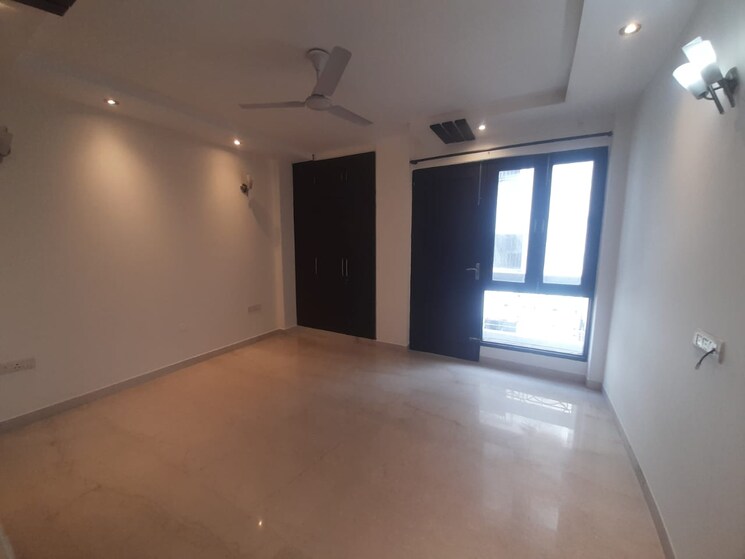 Room, anand niketan 4 Bedroom 400 Sq.Yd. Builder Floor In Anand Niketan Delhi 9144629