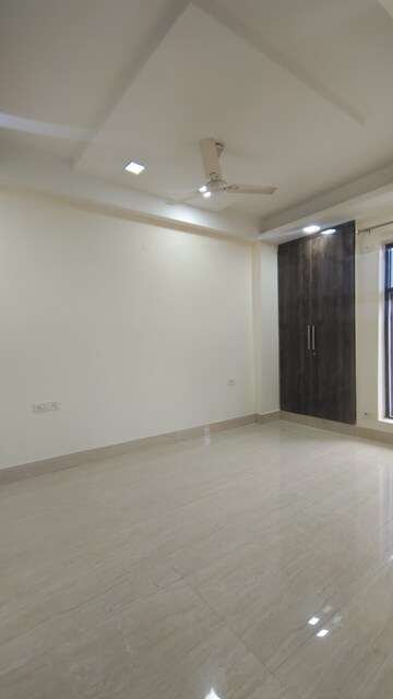Room in 4 BHK Builder Floor at Palm Residency Chhatarpur, Chattarpur – for Rent