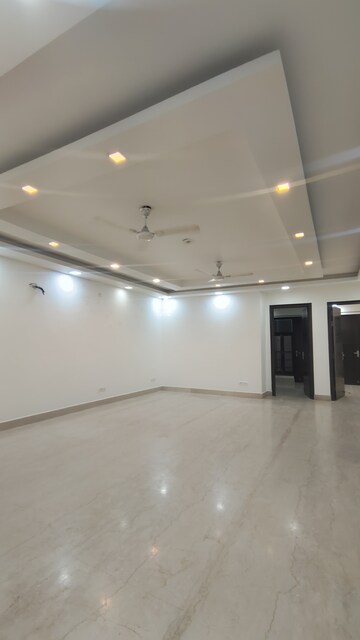 Room in 4 BHK Builder Floor at Palm Residency Chhatarpur, Chattarpur – for Rent
