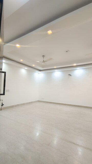 Room in 4 BHK Builder Floor at Palm Residency Chhatarpur, Chattarpur – for Rent