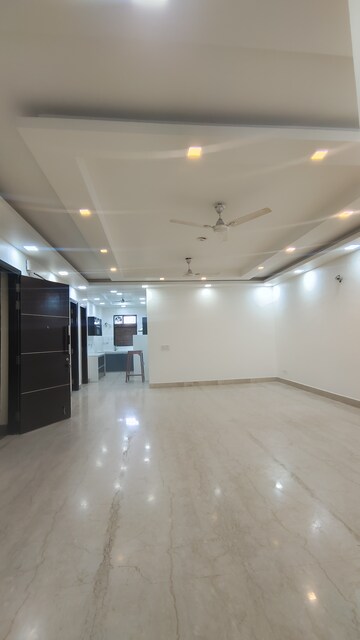 Room in 4 BHK Builder Floor at Palm Residency Chhatarpur, Chattarpur – for Rent