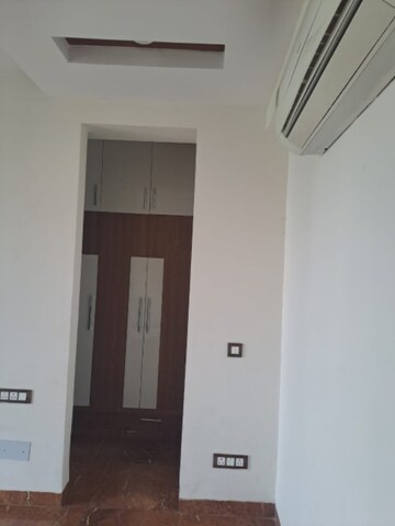 Room in 4 BHK Builder Floor at Eros Rosewood City, Sector 49 – for Rent