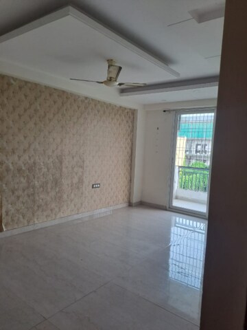 Room in 4 BHK Builder Floor at Eros Rosewood City, Sector 49 – for Rent