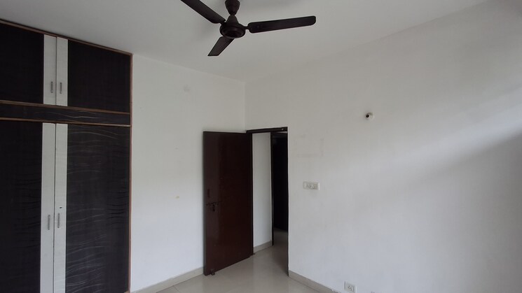 Room, vip road 2 Bedroom 1000 Sq.Ft. Apartment In Vip Road Zirakpur 9144666
