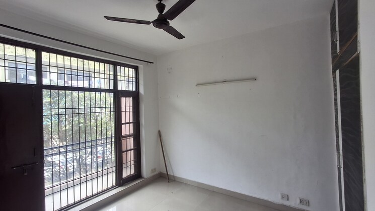 Room, vip road 2 Bedroom 1000 Sq.Ft. Apartment In Vip Road Zirakpur 9144666