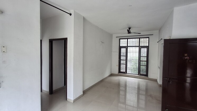 Room, vip road 2 Bedroom 1000 Sq.Ft. Apartment In Vip Road Zirakpur 9144666