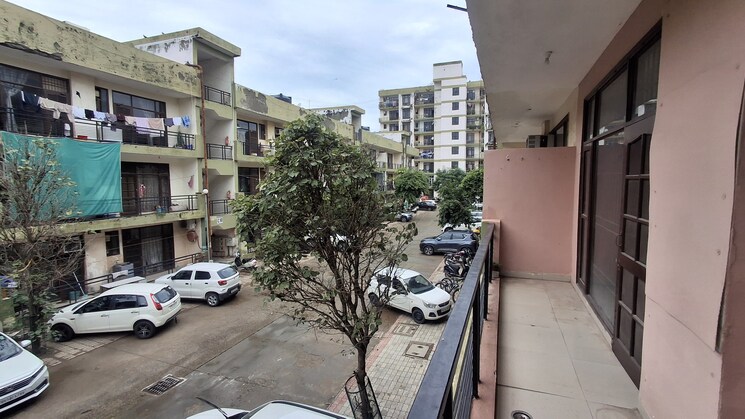 Balcony, vip road 2 Bedroom 1000 Sq.Ft. Apartment In Vip Road Zirakpur 9144666
