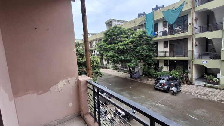 Balcony, vip road 2 Bedroom 1000 Sq.Ft. Apartment In Vip Road Zirakpur 9144666