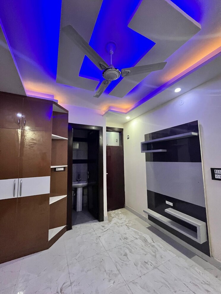 Bedroom, uttam nagar west 4 Bedroom 120 Sq.Yd. Builder Floor In Uttam Nagar West Delhi 9144652