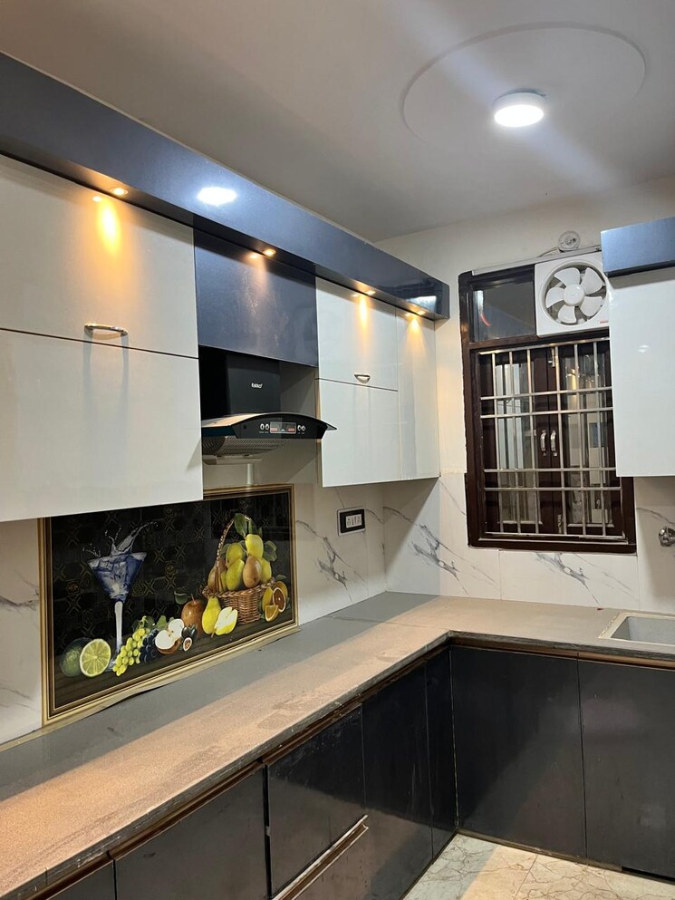 Kitchen, uttam nagar west 4 Bedroom 120 Sq.Yd. Builder Floor In Uttam Nagar West Delhi 9144652