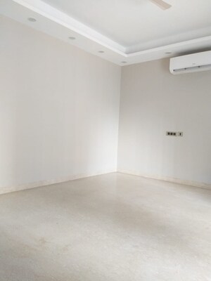 Room in 4 BHK Independent House at Maharani Bagh – for Sale