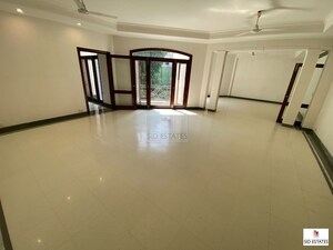 6 BHK Independent House For Sale in New Friends Colony