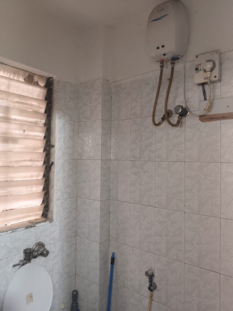 Bathroom, royal-classic-co-op-society 2 Bedroom 1012 Sq.Ft. Apartment In Andheri West Mumbai 9144684