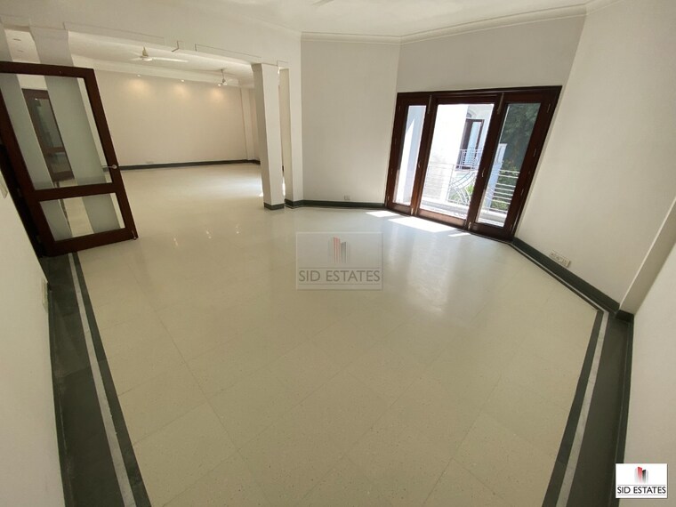 Room, new friends colony 6 Bedroom 503 Sq.Yd. Independent House In New Friends Colony Delhi 9144709