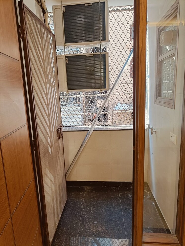 Bathroom, lajpat nagar i 2 Bedroom 900 Sq.Ft. Builder Floor In Lajpat Nagar I Delhi 9144727