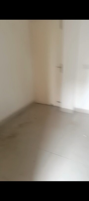 Room in 3.5 BHK Apartment at Gaur City 5th Avenue, Sector 4 Greater Noida – for Rent