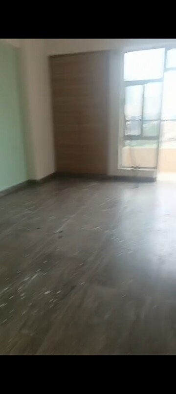 Room in 3.5 BHK Apartment at Gaur City 5th Avenue, Sector 4 Greater Noida – for Rent