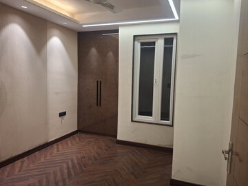 Room in 4 BHK Builder Floor at Suncity – for Sale