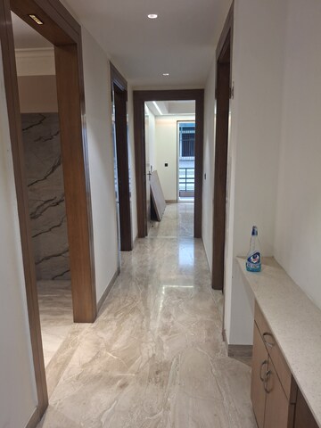 Furnished Amenities in 4 BHK Builder Floor at Suncity – for Sale