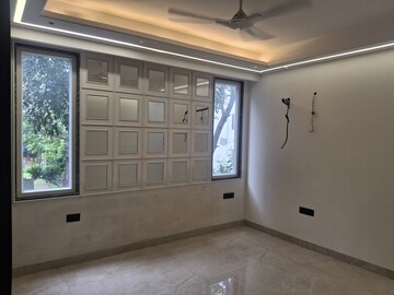 Room in 4 BHK Builder Floor at Suncity – for Sale