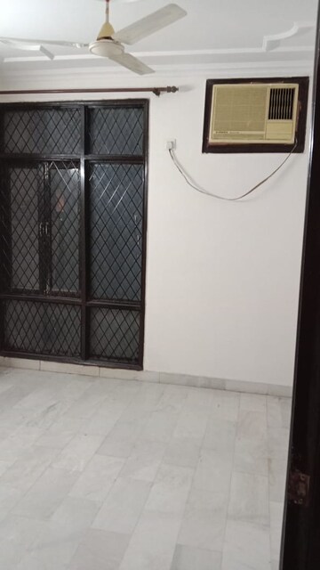 2 BHK Builder Floor For Rent in RWA Chittaranjan Park Block R, Chittaranjan Park