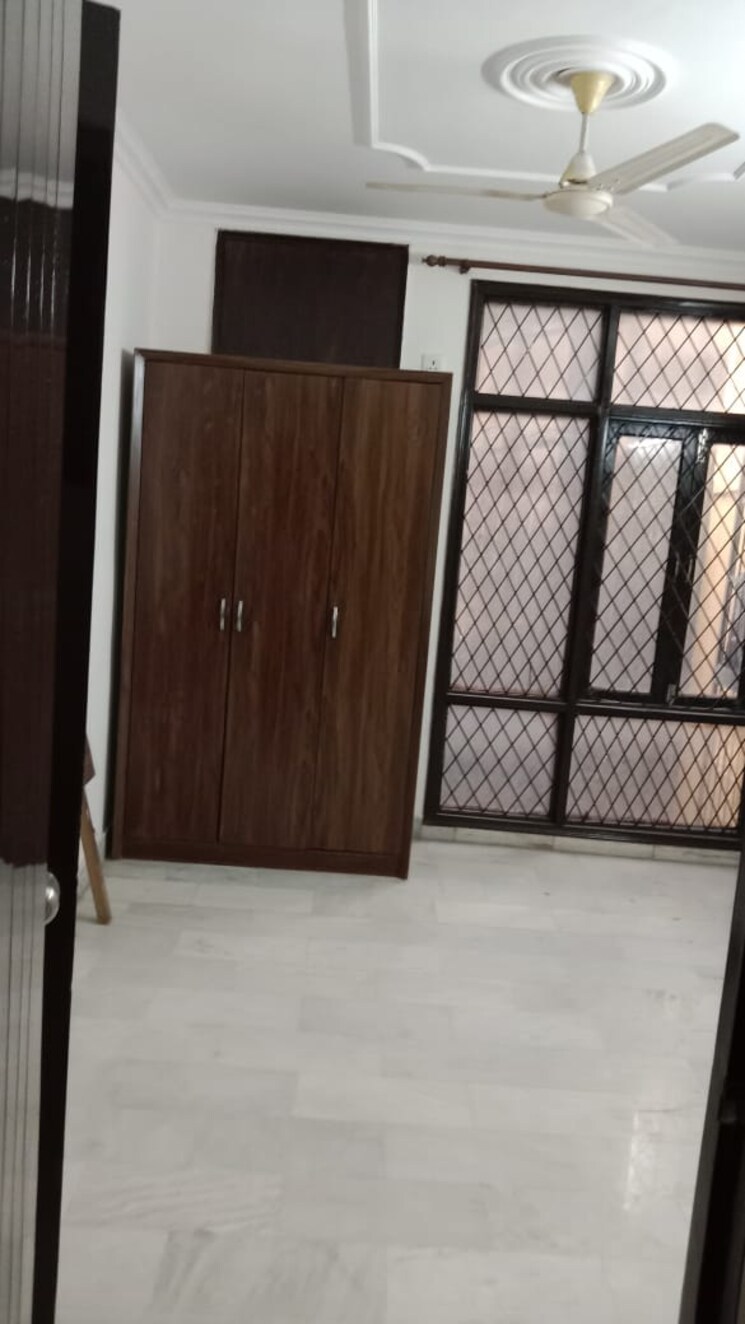 Room, rwa-chittaranjan-park-block-r 2 Bedroom 125 Sq.Yd. Builder Floor In Chittaranjan Park Delhi 9144882