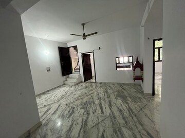 Room in 1 BHK Independent House at RWA Apartments Sector 19, Sector 19 – for Rent