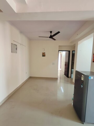 Room in 3.5 BHK Apartment at Futec Gateway, Sector 75 – for Rent