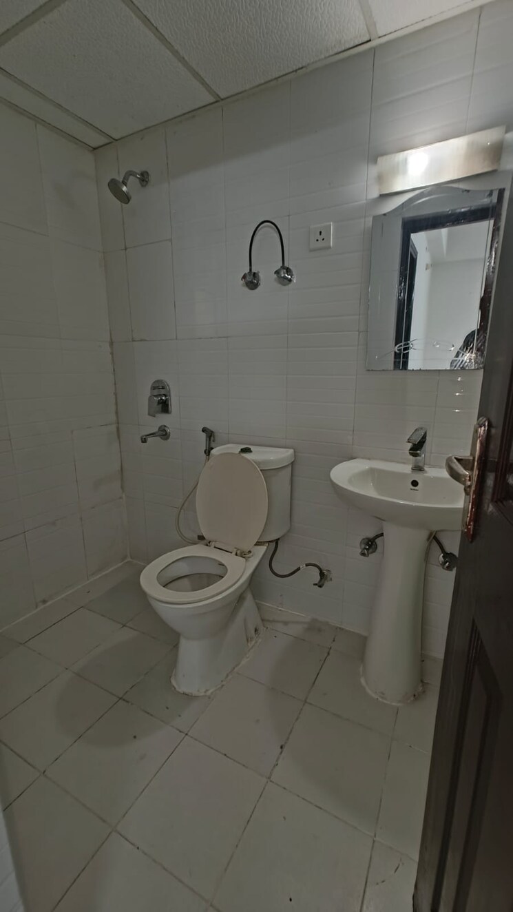 Bathroom, supertech-cape-town 2 Bedroom 930 Sq.Ft. Apartment In Sector 74 Noida 9144900