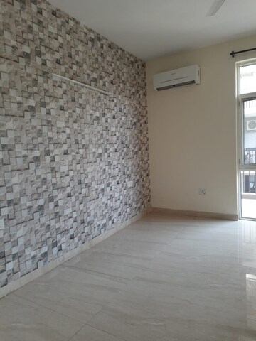 Room in 3 BHK Apartment at Trishla City, Patiala Road – for Sale