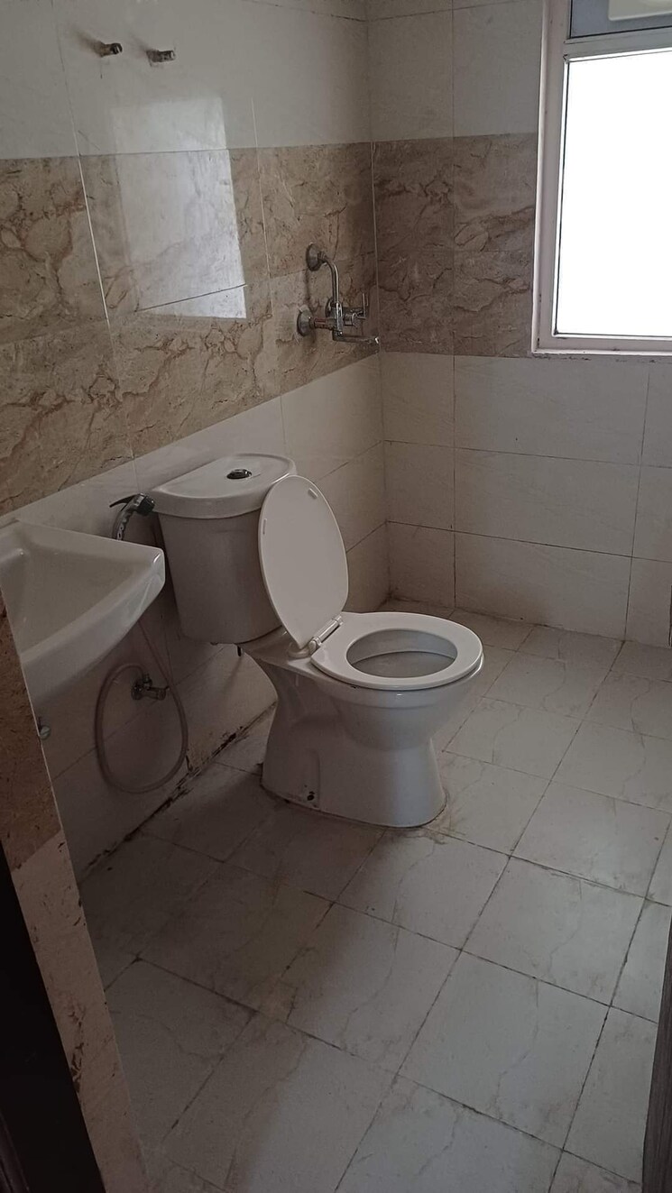 Bathroom, amrapali-golf-homes 3 Bedroom 1595 Sq.Ft. Apartment In Sector 4 Greater Noida Greater Noida 9144972