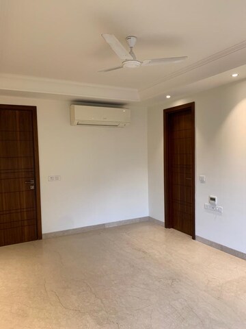 Room in 4 BHK Builder Floor at Hauz Khas – for Rent