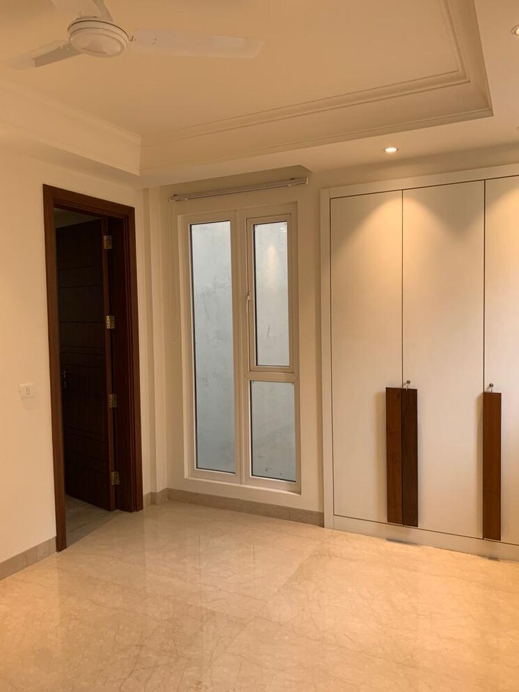 Room, hauz khas 4 Bedroom 300 Sq.Yd. Builder Floor In Hauz Khas Delhi 9145041