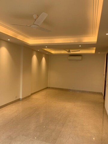 Room in 4 BHK Builder Floor at Hauz Khas – for Rent
