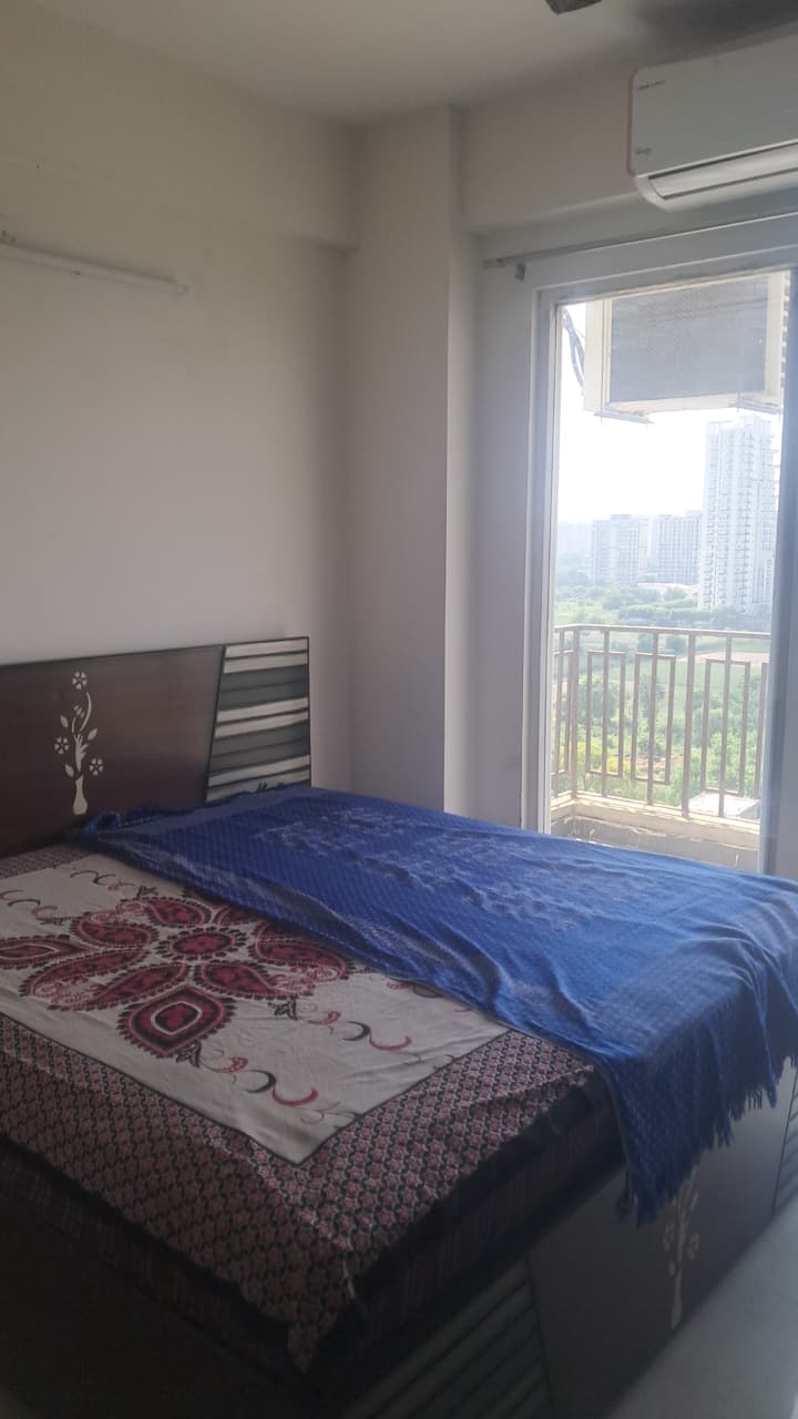 2.5 BHK + Study Room Apartment For Rent in Signature Global The Roselia