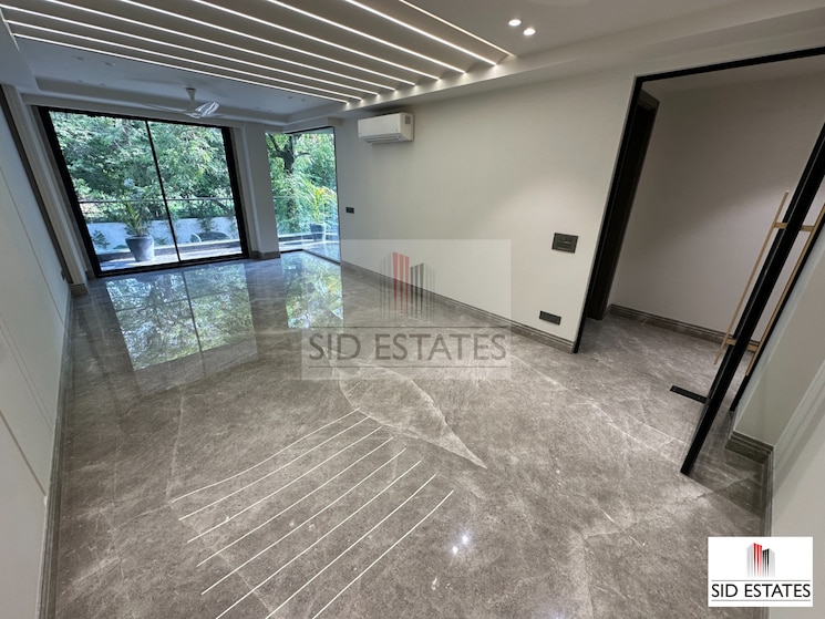  Parking, sarvapriya vihar 4 Bedroom 300 Sq.Yd. Builder Floor In Sarvapriya Vihar Delhi 9145069