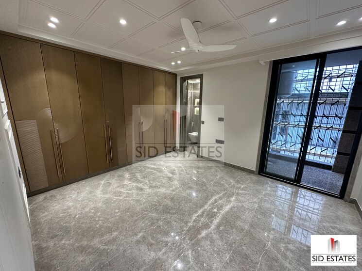 Room, sarvapriya vihar 4 Bedroom 300 Sq.Yd. Builder Floor In Sarvapriya Vihar Delhi 9145069