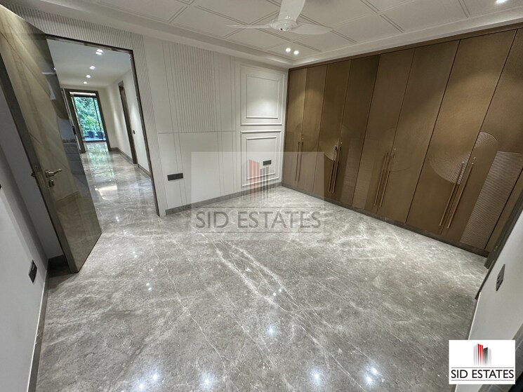  Parking, sarvapriya vihar 4 Bedroom 300 Sq.Yd. Builder Floor In Sarvapriya Vihar Delhi 9145069