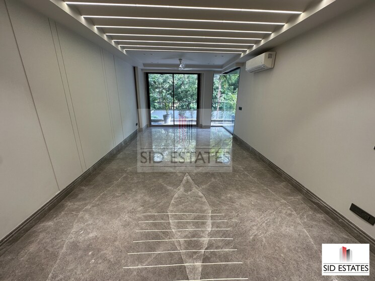 Room, sarvapriya vihar 4 Bedroom 300 Sq.Yd. Builder Floor In Sarvapriya Vihar Delhi 9145069