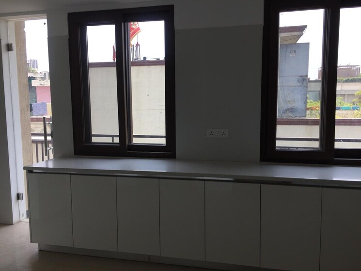 Room, maharani bagh 4 Bedroom 500 Sq.Yd. Builder Floor In Maharani Bagh Delhi 9145132