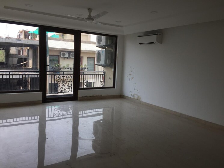 Room, maharani bagh 4 Bedroom 500 Sq.Yd. Builder Floor In Maharani Bagh Delhi 9145132