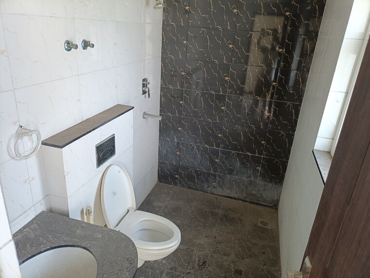 Bathroom, bptp-discovery-park 3 Bedroom 1568 Sq.Ft. Apartment In Sector 80 Faridabad 9145137